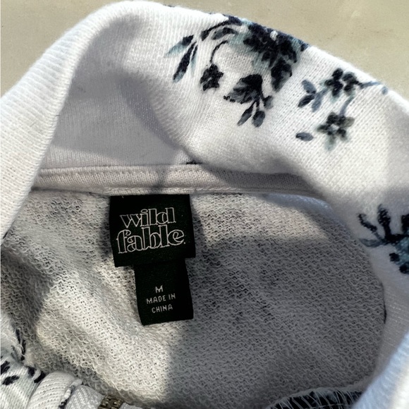 Wild Fable quarter zip blue floral sweatshirt sz M - Picture 3 of 6